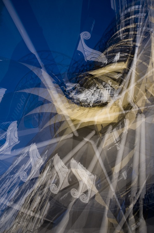 многократная цифровая мультиэкспозиция с постепенным поворотом камеры