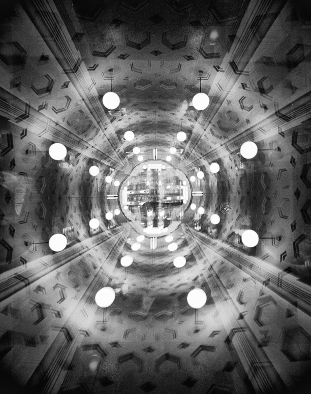 мультиэкспозиция в четыре (пять) кадров с поворотом камеры на 90 градусов.