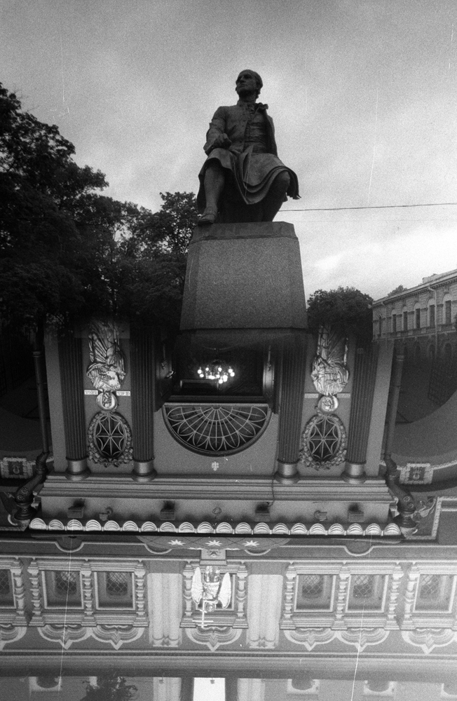 Мультиэкспозиция в два кадра с полукадровым фильтром с поворотом камеры на 180