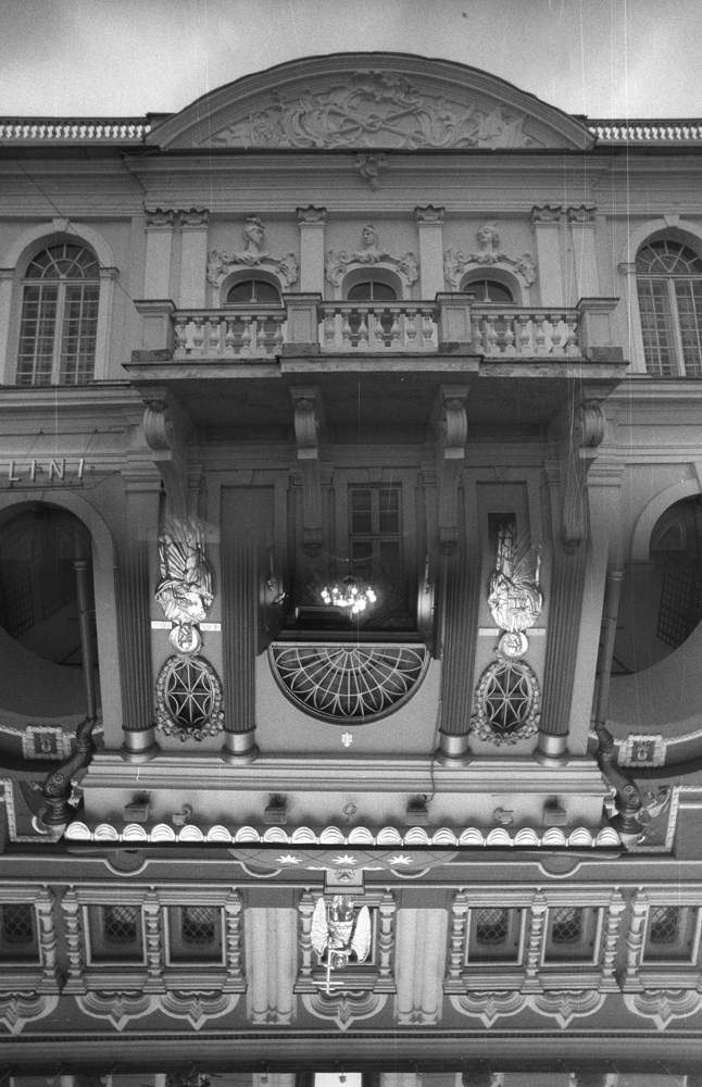 Мультиэкспозиция в два кадра с полукадровым фильтром с поворотом камеры на 180