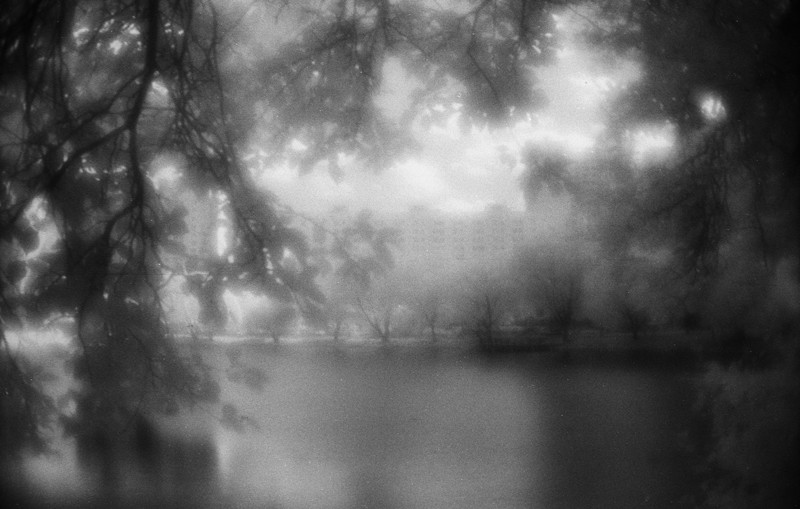 монокль+самодельный инфакрасный фильтр из куска проявленного слайда