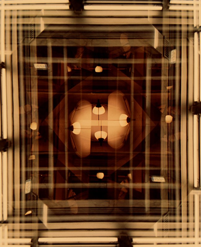 Четырехкратная экспозиция с поворотом камеры и зумированием 