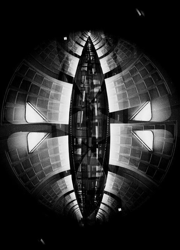 Две двукратные экспозиции со сменой обеъективов. И, кажется, станций тоже.