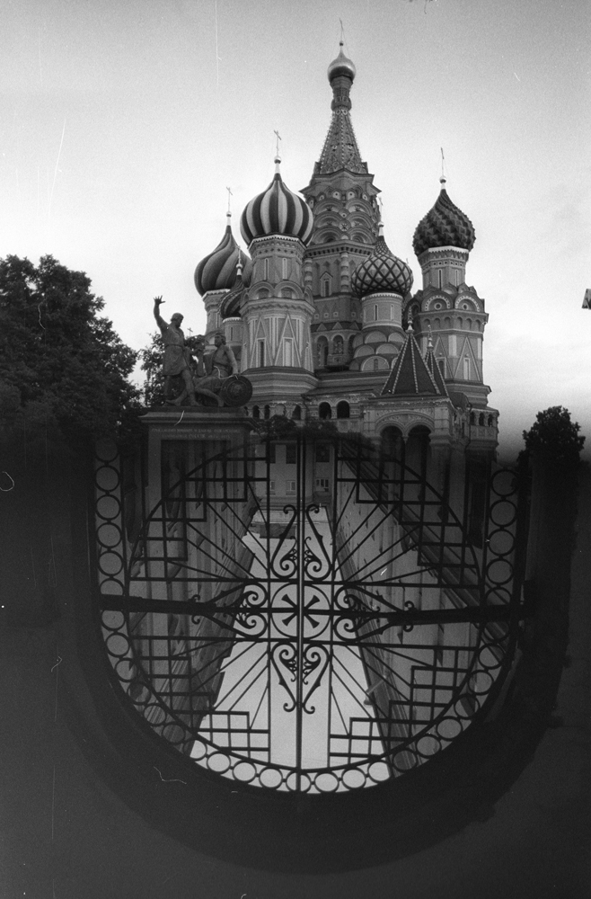 Мультиэкспозиция в два кадра с полукадровым фильтром с поворотом камеры на 180